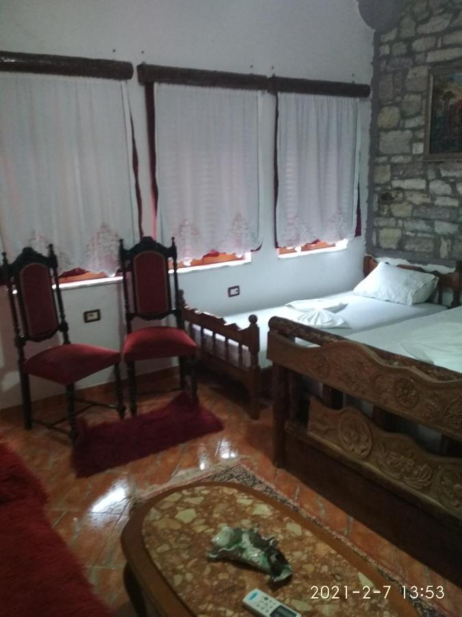 Karafil Guesthouse Gjirokaster Luaran gambar