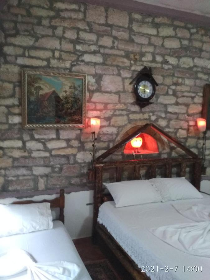 Karafil Guesthouse Gjirokaster Luaran gambar