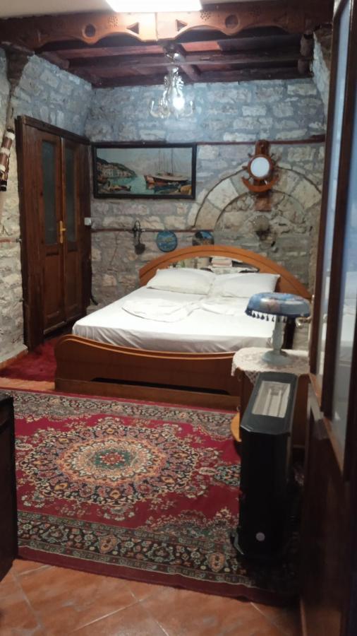 Karafil Guesthouse Gjirokaster Luaran gambar