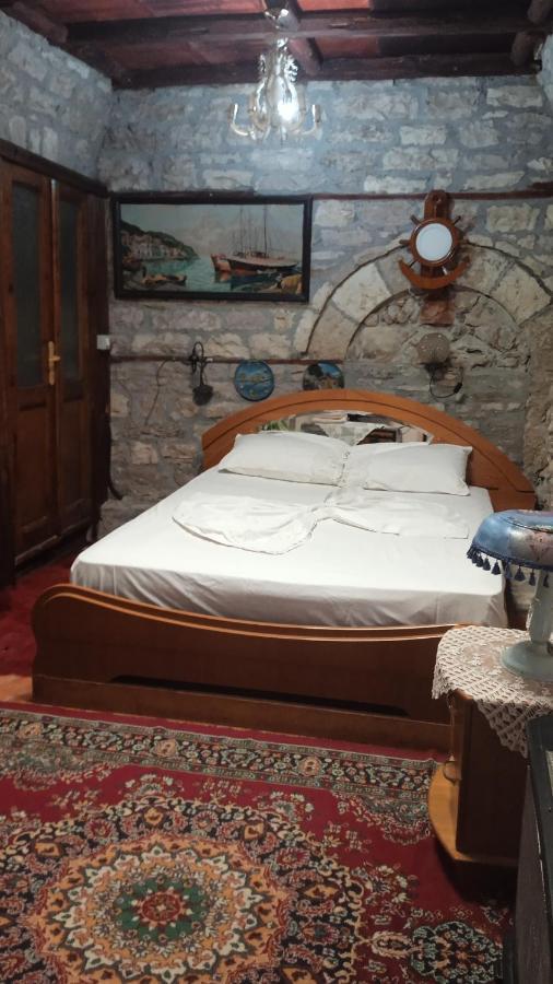 Karafil Guesthouse Gjirokaster Luaran gambar