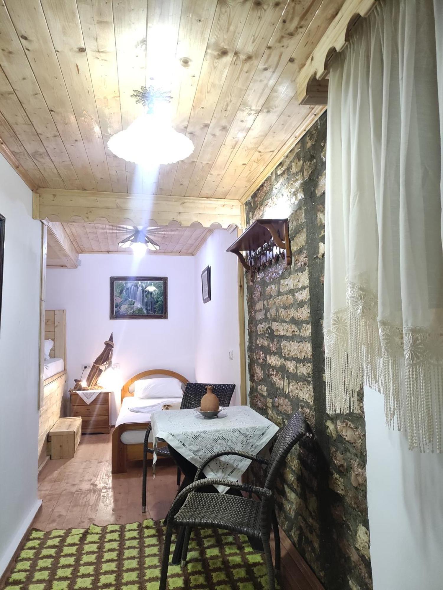 Karafil Guesthouse Gjirokaster Luaran gambar
