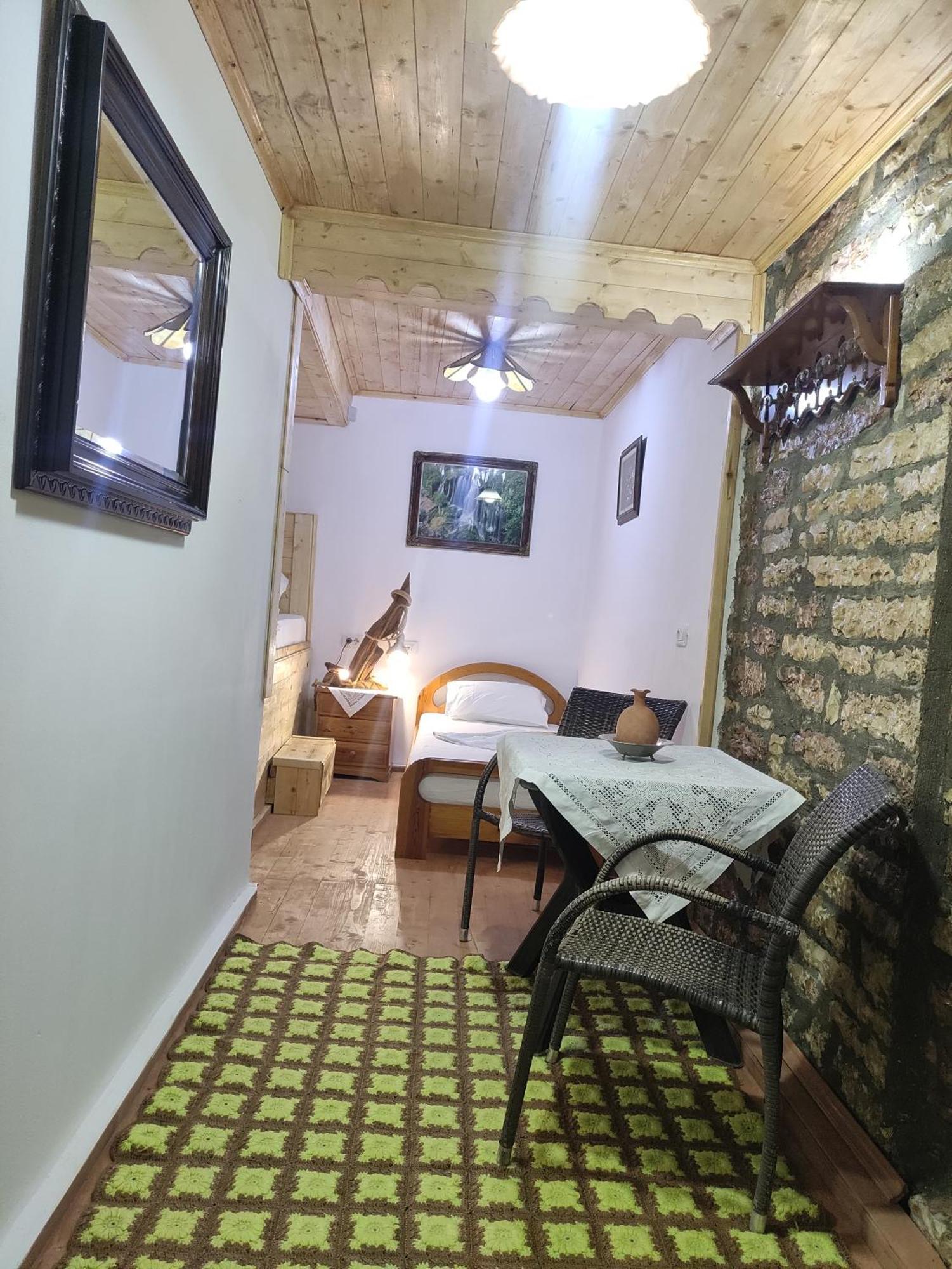 Karafil Guesthouse Gjirokaster Luaran gambar
