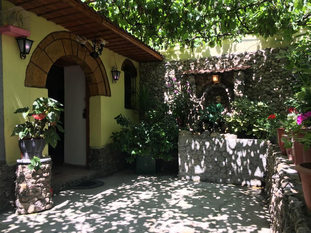Karafil Guesthouse Gjirokaster Luaran gambar