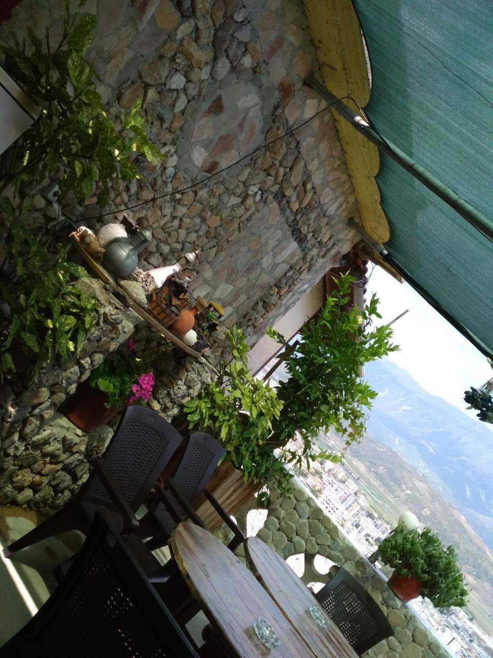 Karafil Guesthouse Gjirokaster Luaran gambar