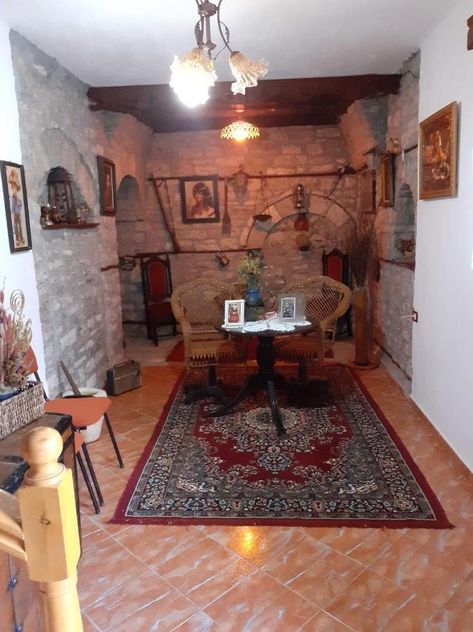 Karafil Guesthouse Gjirokaster Luaran gambar